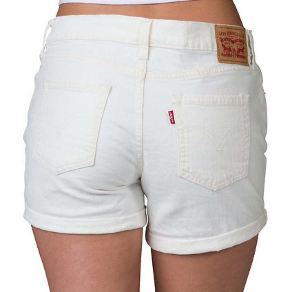 White levi shorts
